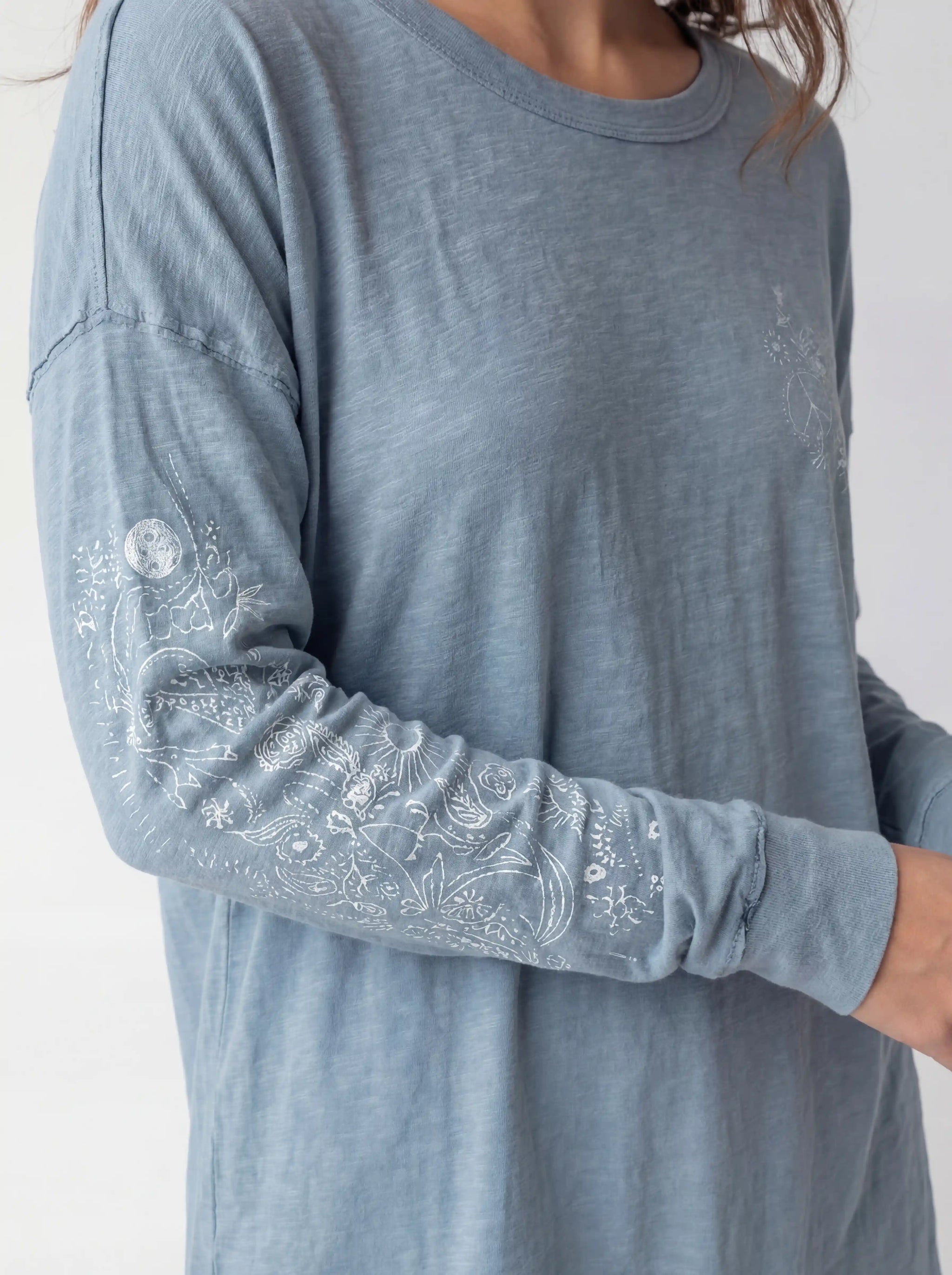 Loose Fitting Graffiti Art Print Raw Edge Top